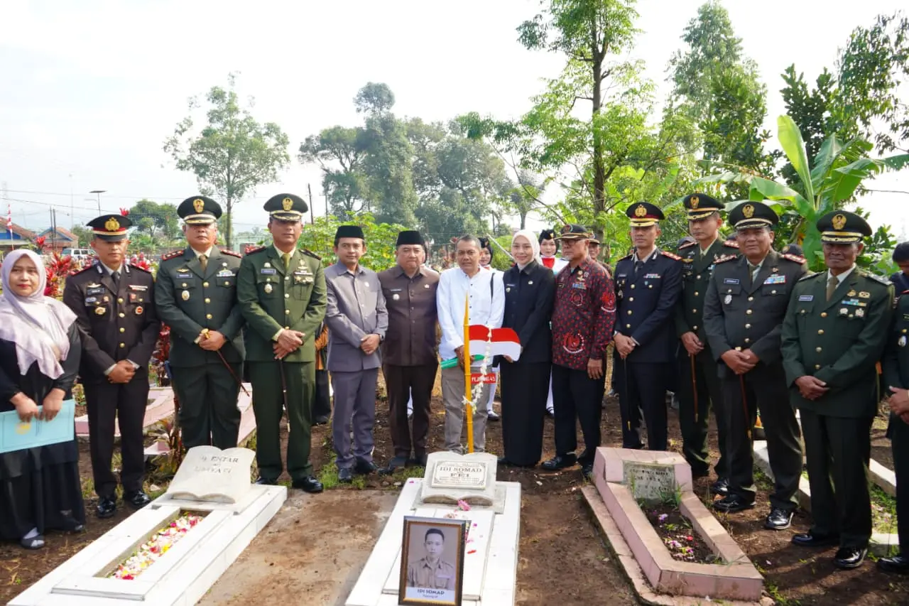 Pemkab Garut Gelar Pemancangan Bambu Runcing di Pusara Pejuang 45