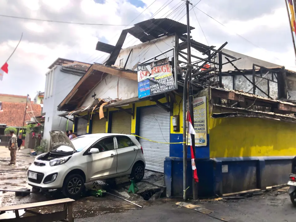 Bengkel Mobil di Sukajadi Bandung Terbakar, Kerugian Capai Rp100 Juta