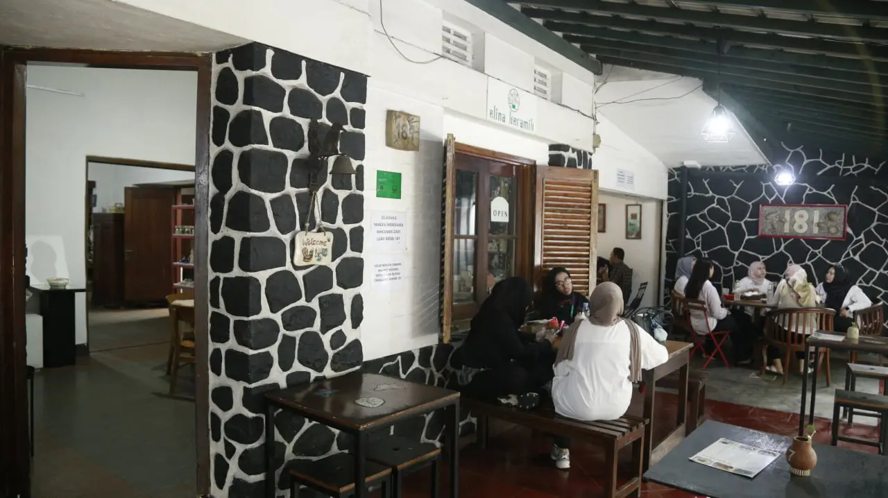 Kedai 181: Menyantap Hidangan Autentik Aceh dengan Sentuhan Seni Keramik Bandung