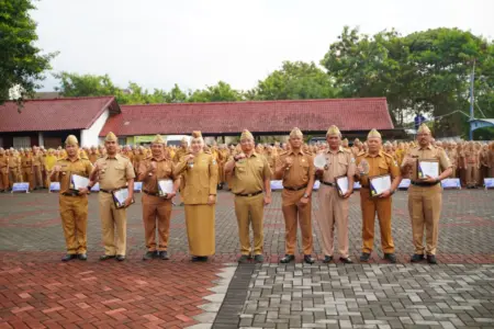 Bupati Garut Lantik Pengurus Forum Garut Sehat dan Serahkan SAKIP Award 2024