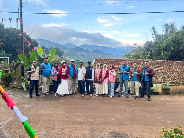 PLN UP3 Bandung Nyalakan Listrik Bagi Warga Kurang Mampu Lewat Program Light Up The Dream Light Up The Dream