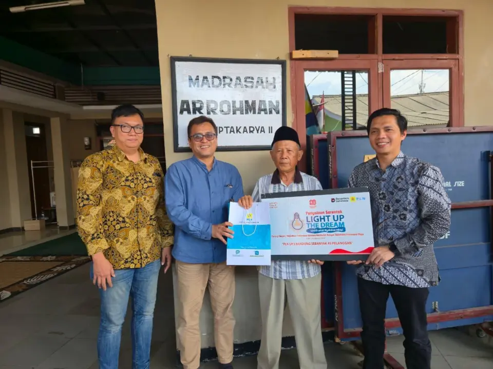 PLN UP3 Bandung Gelar Jumat Berkah, Pasang Listrik Gratis di Madrasah dan Musholla