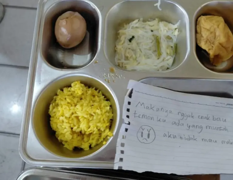 Makanan Program Makan Bergizi Gratis di SDN 4 Paminggir Garut Dikeluhkan Basi