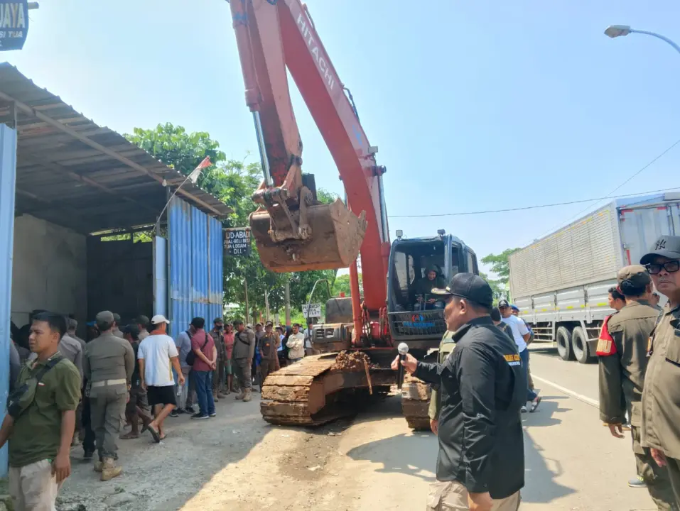 Eksekusi Bangunan Liar di Tanah Persis Karawang Sempat Ricuh