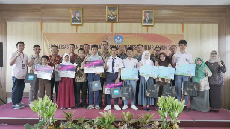 Sosialisasi dan Percepatan Aktivasi Rekening Program Indonesia Pintar (PIP) Pendidikan Dasar dan Menengah Tahun 2025 di SMKN 12 Garut, Jalan Cimanuk, Kecamatan Tarogong Kidul, Kabupaten Garut, Sabtu (30/8/2025).