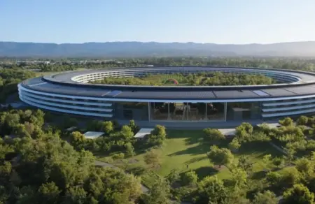 Tim Cook: Kuasai AI atau Tertinggal di Era Digital apple park kantor pusat Apple