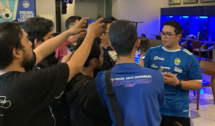 Pesta Biru Sebuah Rangkaian Acara Menarik dan Sakral Ditutup Pertandingan Epic