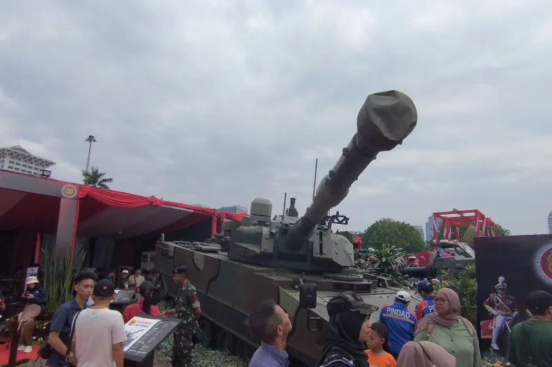 TNI Angkatan Darat memamerkan alutsista Tank Harimau dalam TNI Fair 2025 di kawasan Monumen Nasional, Jakarta. (istimewa)