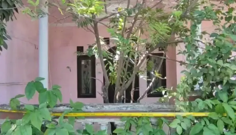 Lokasi penemuan lima jenazah sekeluarga yang terkubur dalam satu liang di Kelurahan Paoman, Indramayu. (istimewa)