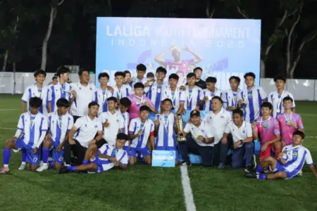 Akademi Persib Bandung Juara U-16 LALIGA Youth Tournament Skuad Akademi Persib Bandung merayakan kemenangan saat menjuarai ajang LALIGA Youth Tournament Indonesia 2025 kategori U-16 di Tangerang Selatan, Sabtu (13/9/2025). (istimewa)
