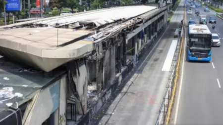 Kata AHY, Perbaikan Fasilitas Umum yang Dirusak Massa Ditanggung Pemerintah Halte bus Transjakarta yang rusak setelah aksi unjuk rasa, beberapa waktu lalu. (istimewa)