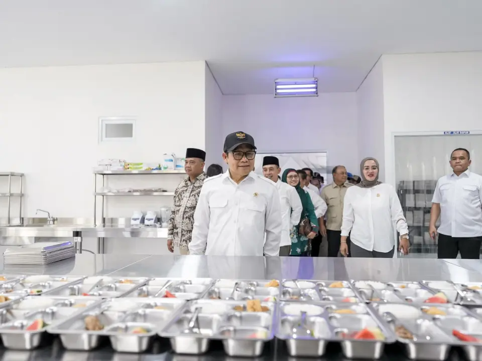 Menteri Koordinator Pemberdayaan Masyarakat Abdul Muhaimin Iskandar saat meninjau Satuan Pelayanan Pemenuhan Gizi (SPPG) di Kabupaten Sleman, DI Yogyakarta, Sabtu (27/9/2025). (istimewa)
