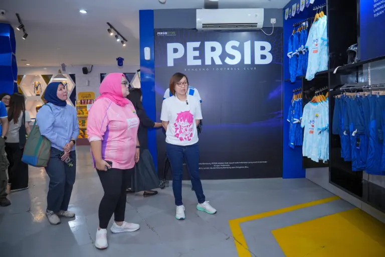 Wamenparekraf Kunjungi Persib Store, Apresiasi Peran Persib dalam Ekonomi Kreatif Wamenparekraf Kunjungi Persib Store, Apresiasi Peran PERSIB dalam Ekonomi Kreatif