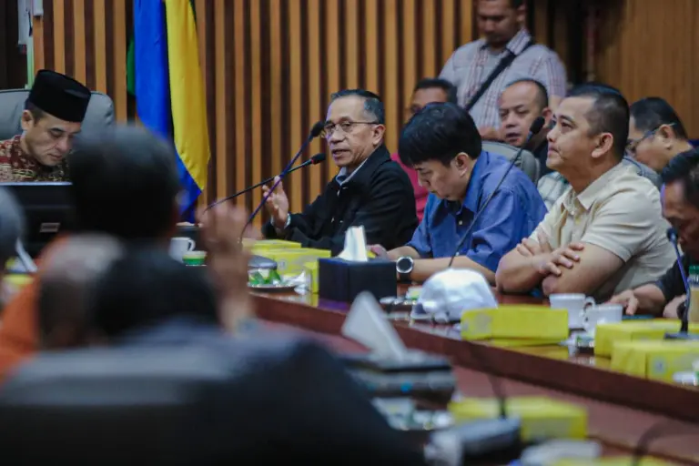 Ketua DPRD kota Bandung Asep Mulyadi