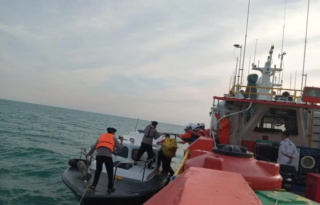 Mayat Pria Ditemukan Mengambang di Perairan Karawang