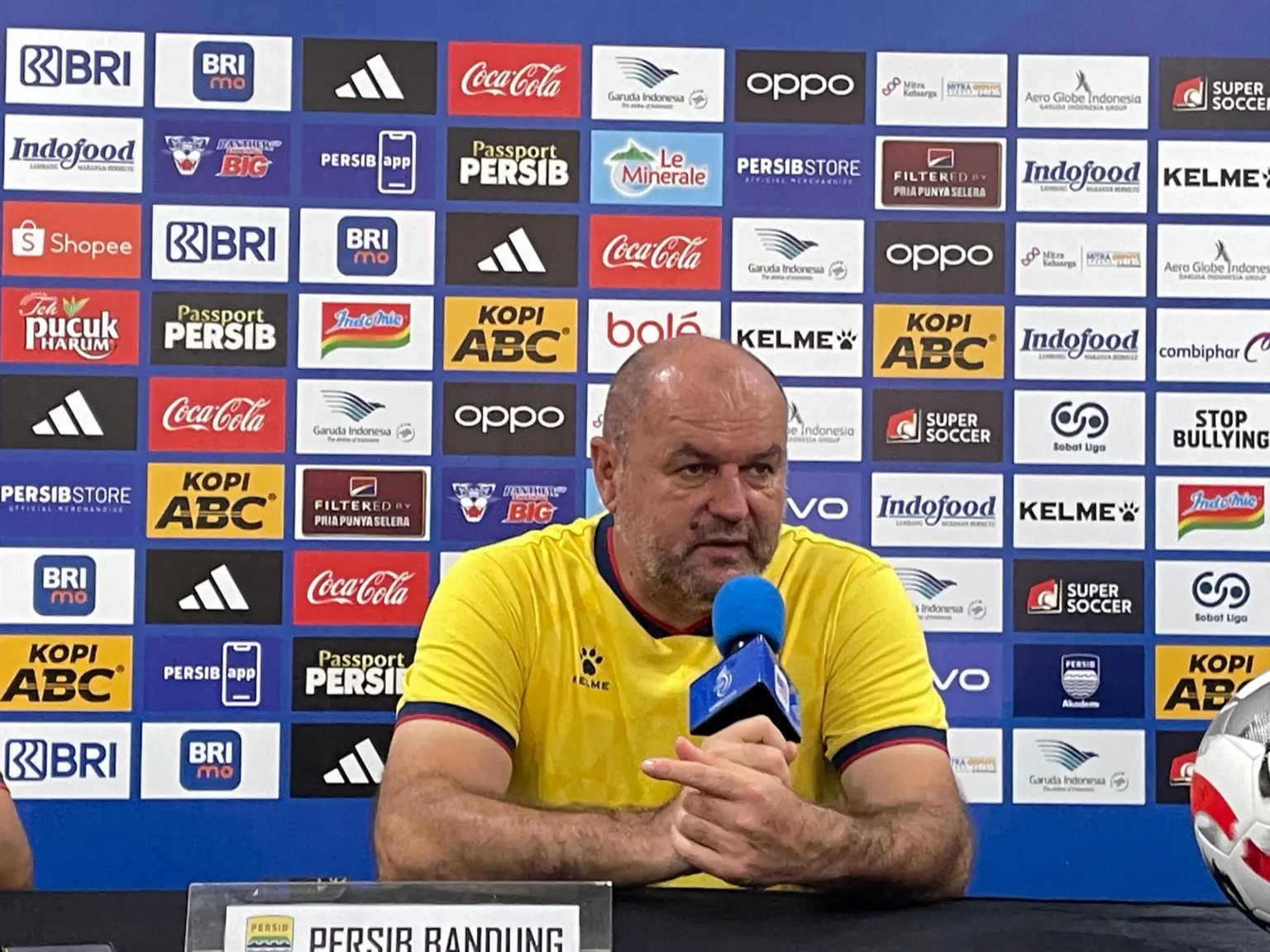 Musim Lalu Kalah Telak di Kandang Persebaya, Bojan Hodak : Waktu Itu Kami Mengambil Resiko Karena Unggul Point Musim Lalu Kalah Telak di Kandang Persebaya, Bojan Hodak : Waktu Itu Kami Mengambil Resiko Karena Unggul