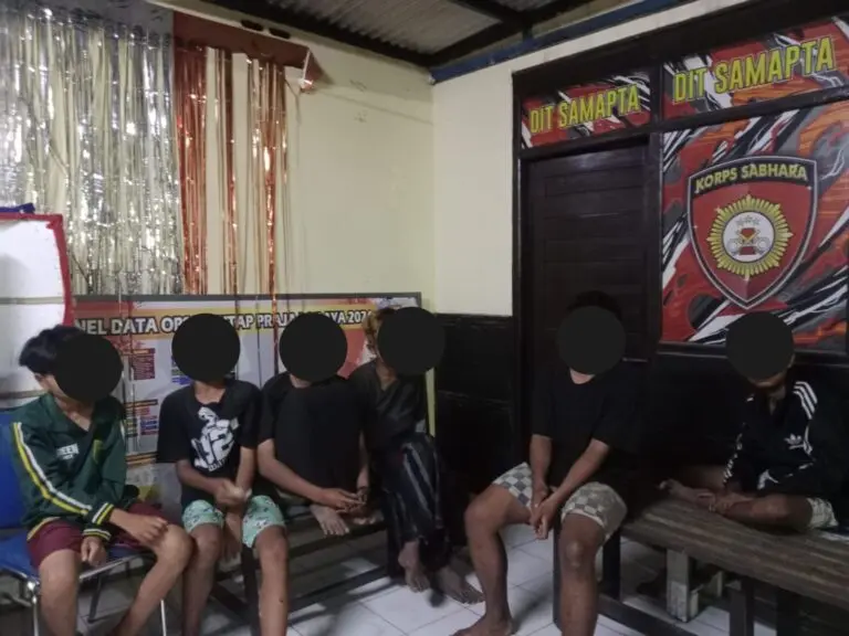 Enam suporter Persebaya Surabaya terjaring operasi penyekatan yang dilakukan Polsek Cileunyi, Jumat (12/9/2025).