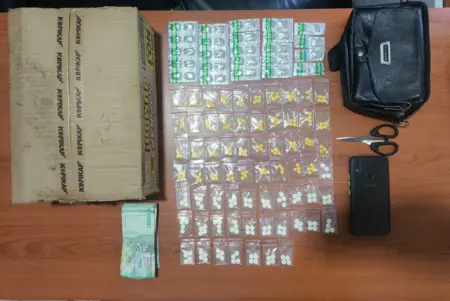 polisi menyita 716 butir obat keras yang diduga jenis Tramadol, Hexymer, dan Double Y dari seorang pria di Malangbong.