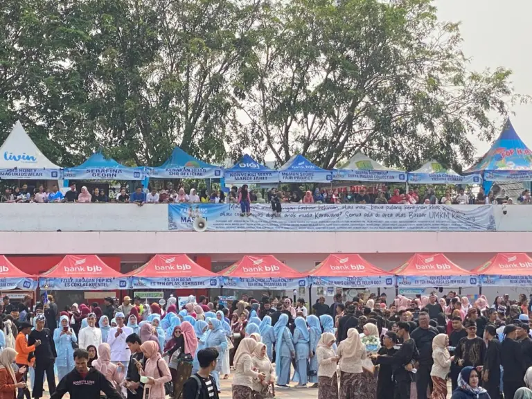 Pemerintah Kabupaten Karawang pecahkan Rekor Museum Indonesia atau MURI untuk kategori bazar UMKM terlama di Indonesia.