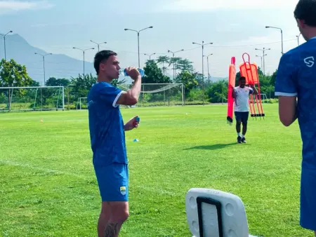 Mental Persib Makin Kuat Jelang Debut di AFC Champions League Two Pelatih Bali United Ungkap Inginkan Eliano Reijnders, Namun Sang Pemain Pilih Persib