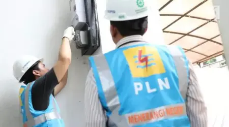 PLN Sambungkan Listrik Gratis untuk 365 Keluarga Prasejahtera di Jawa Barat