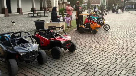 Mobil Aki di Alun-Alun Cililin: Dari Pengangguran Jadi Pemuda Berpenghasilan Mobil Aki di Alun-Alun Cililin: Dari Pengangguran Jadi Pemuda Berpenghasilan