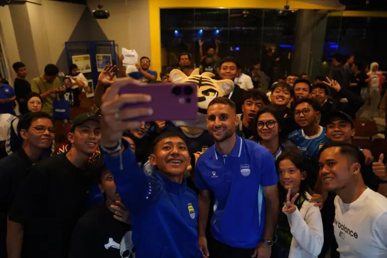 Meet & Greet "Closer to Victory with vivo V60" Hadirkan Kehangatan Bobotoh Bersama Beckham dan Luciano