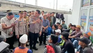 Petugas gabungan berhasil menjaring 21 orang yang diduga terlibat dalam aktivitas premanisme yang meresahkan.