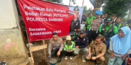 Polresta Bandung Bantu Bedah Rumah Pengemudi Ojol Polresta Bandung membantu memperbaiki rumah warga melalui program Rumah Tidak Layak Huni (Rutilahu). (istimewa)