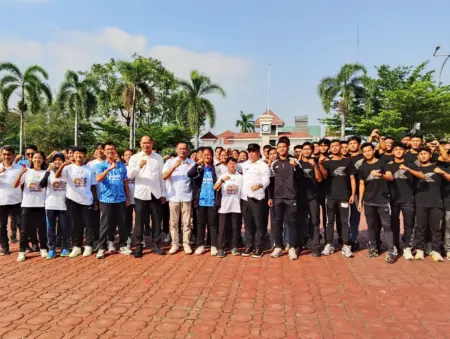 Bupati Karawang Lepas 52 Atlet Sepak Bola Hadapi BK Porprov XV/2026 Zona Purwasukasi