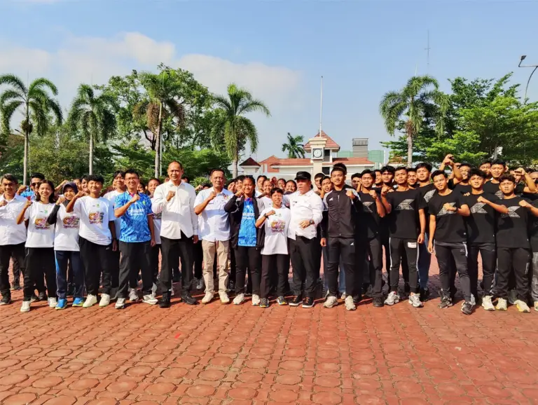 Bupati Karawang Lepas 52 Atlet Sepak Bola Hadapi BK Porprov XV/2026 Zona Purwasukasi