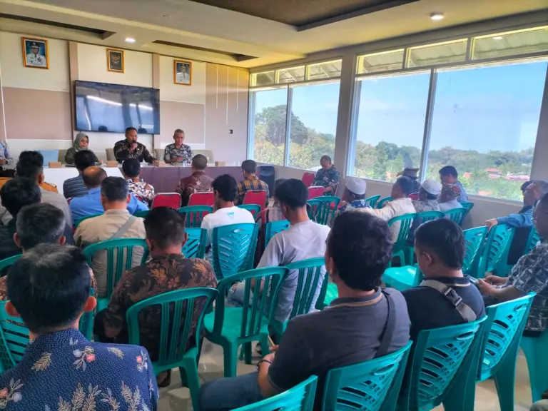 Sosialisasi Tata Kelola Air Curug Mangkok Digelar Tertutup, Warga dan Wartawan Dilarang Masuk Sosialisasi Tata Kelola Air Curug Mangkok Digelar Tertutup, Warga dan Wartawan Dilarang Masuk