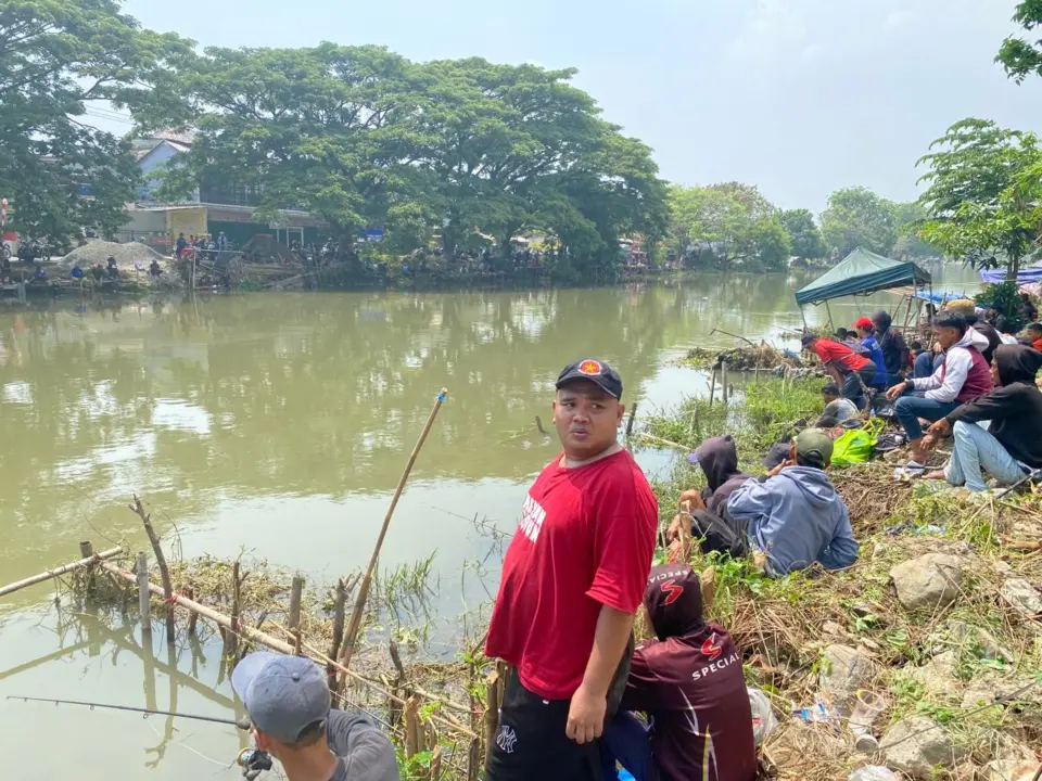 Ribuan Warga Padati Irigasi Karawang, Meriahkan Lomba Mancing Gratis HUT ke-392