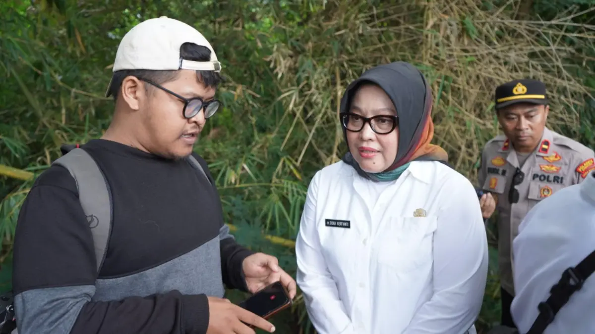 Menteri PPPA dan DP3AKB Jabar Takziyah, Dorong Penguatan Ketahanan Keluarga Menteri Pemberdayaan Perempuan dan Perlindungan Anak (PPPA) Arifah Choiri Fauzi bersama Kepala DP3AKB Jawa Barat dr. Siska Gerfianti, bertakziyah