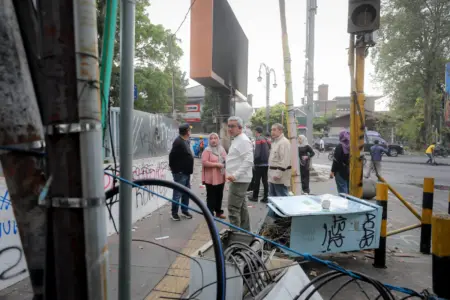 Lampu Lalu Lintas di Kawasan Dago Rusak, Pemkot Bandung Targetkan Perbaikan Tiga Minggu Lampu Lalu Lintas di Kawasan Dago Rusak, Pemkot Bandung Targetkan Perbaikan Tiga Minggu