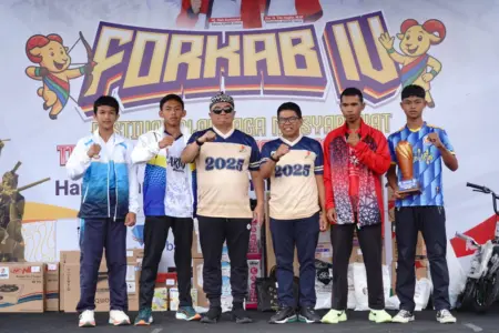 Pembukaan Festival Olahraga Masyarakat Kabupaten (FORKAB) Garut 2025 sekaligus melepas kontingen Pekan Olahraga Pelajar Daerah (POPDA) dan Pekan Paralimpik Daerah (PEPARDA), di SOR RAA Adiwijaya, Jalan Proklamasi, Kecamatan Tarogong Kidul, Selasa (9/9/2025).