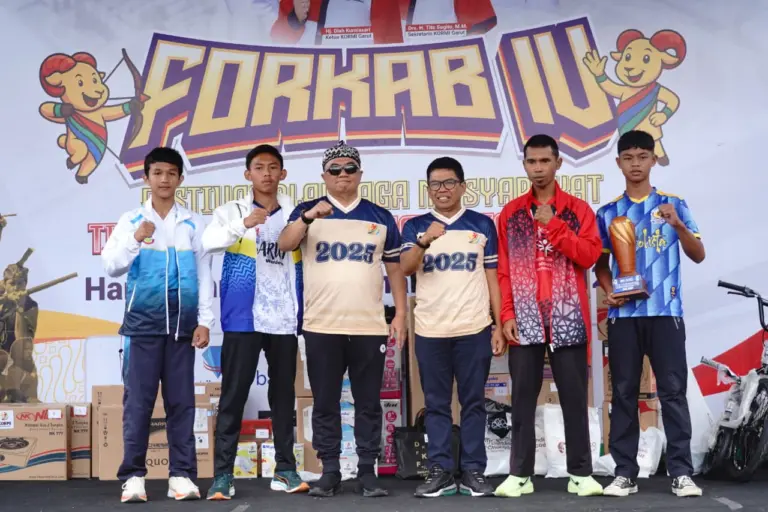 Pembukaan Festival Olahraga Masyarakat Kabupaten (FORKAB) Garut 2025 sekaligus melepas kontingen Pekan Olahraga Pelajar Daerah (POPDA) dan Pekan Paralimpik Daerah (PEPARDA), di SOR RAA Adiwijaya, Jalan Proklamasi, Kecamatan Tarogong Kidul, Selasa (9/9/2025).