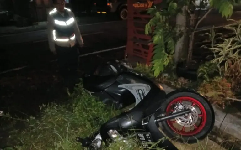 Pengendara Motor di Cisurupan Garut Terperosok ke Parit, Dua Orang Luka