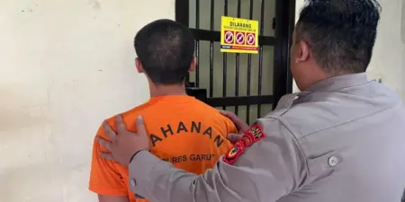 Polisi Ringkus Pelaku Pencabulan Anak Bawah Umur di Garut Pelaku pencabulan anak bawah umur berhasil diringkus Satreskrim Polres Garut.