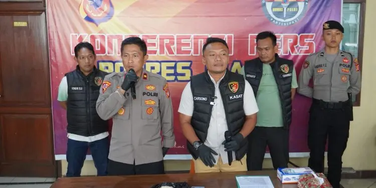 Polisi berhasil mengungkap kasus penipuan dan penggelapan beras dengan modus mengatasnamakan program Makan Bergizi Gratis.