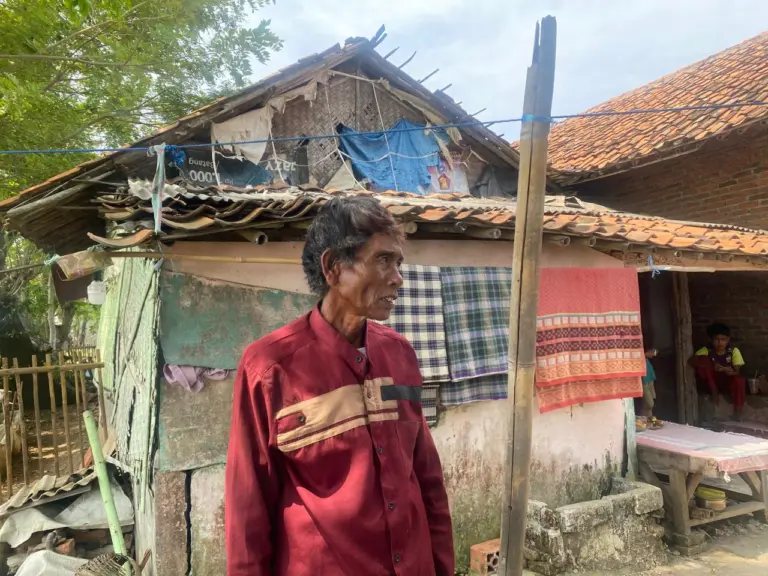 Buruh Tani di Karawang Barat Tinggal di Rumah Reot Tanpa WC, Harap Uluran Tangan