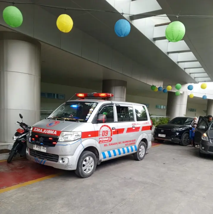 Relawan Bongsor Bantu Evakuasi Puluhan Siswa Korban Keracunan MBG di SMKN 1 Cililin