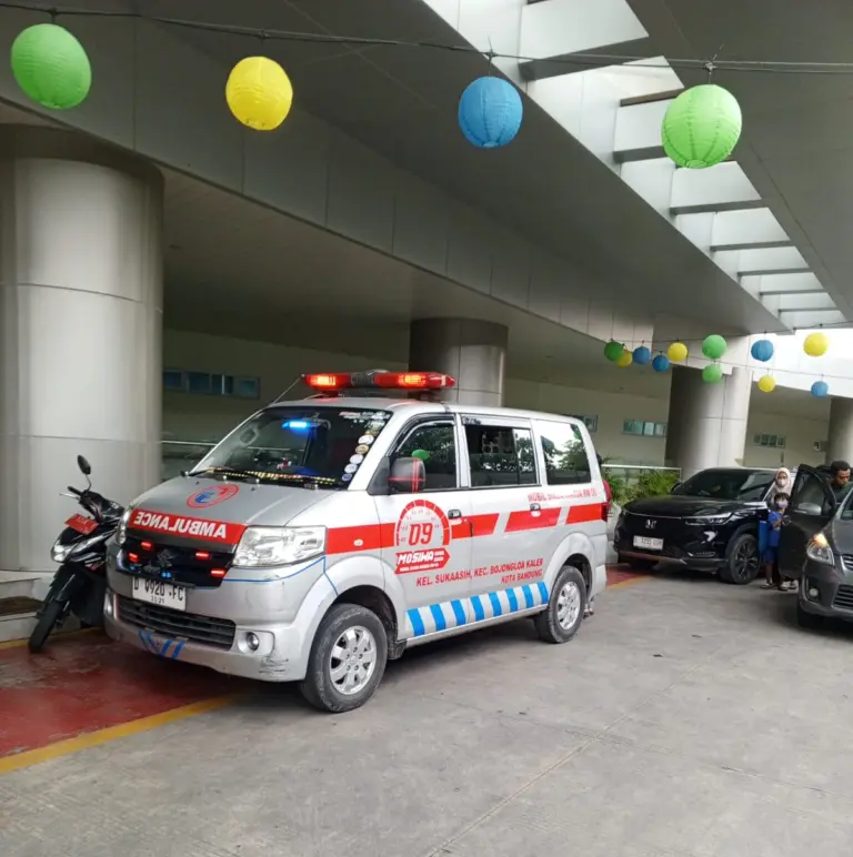 Relawan Bongsor Bantu Evakuasi Puluhan Siswa Korban Keracunan MBG di SMKN 1 Cililin
