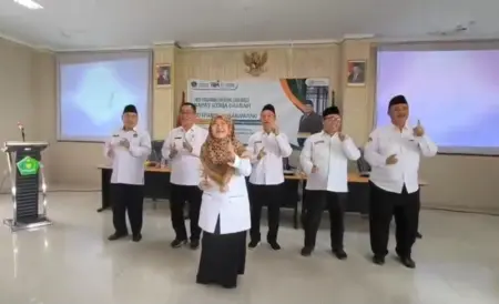 Viral di Medsos, Tepuk Sakinah Jadi Cara Unik KUA Karawang Ingatkan Calon Pengantin Viral di Medsos, Tepuk Sakinah Jadi Cara Unik KUA Karawang Ingatkan Calon Pengantin