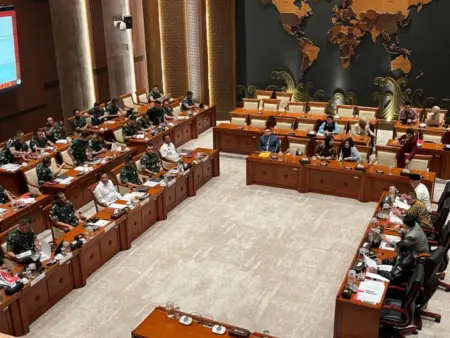 Gelar Rapat Tertutup, Ini yang Dibahas Komisi I bersama Kemenhan dan TNI Komisi I DPR RI menggelar rapat tertutup dengan Kementerian Pertahanan dan TNI membahas rencana kerja dan anggaran tahun 2026 di Kompleks Parlemen, Senayan, Jakarta, Senin (1/9/2025). (istimewa)