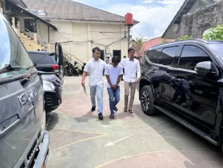 Pura-pura Ditabrak, Pelaku Peras Pengemudi Kendaraan Polres Cirebon Kota menangkap seorang pria berinisial T (35), warga Kota Cirebon, lantaran melakukan pemerasan dengan modus berpura-pura menjadi korban tabrak lari. (istimewa)