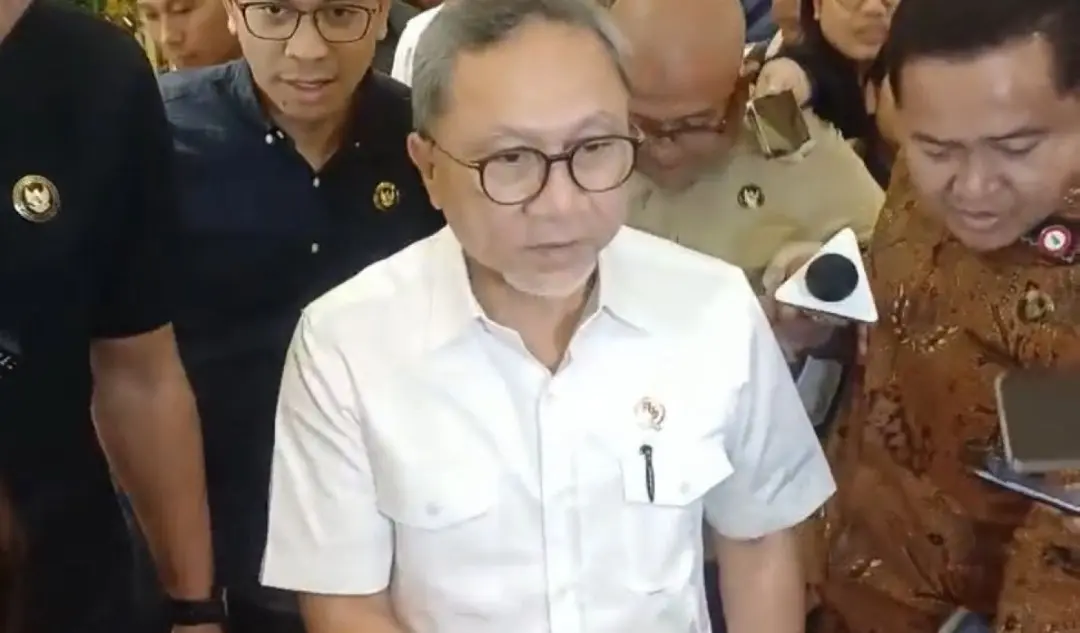Menteri Koordinator Pangan Zulkifli Hasan saat memberi keterangan pada awak media di Jakarta, Minggu (28/9/2025). (istimewa)