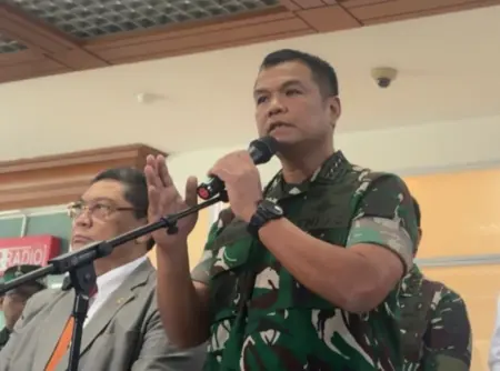 Wakil Panglima TNI Tepis Isu Penerapan Darurat Militer Wakil Panglima TNI Jenderal Tandyo Budi Revita, usai rapat dengan Komisi I DPR RI di Komplek Parlemen, Senayan, Jakarta, Senin (1/9/2025). (istimewa)