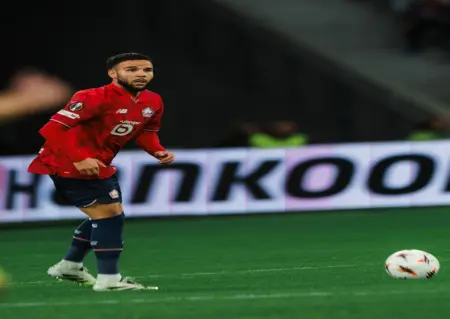 Calvin Verdonk tuai pujian fans Lille