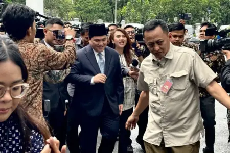 Jadi Menpora, Apa Kabar Ketum PSSI? Erick Thohir: Biar FIFA yang Atur Erick Thohir saat hadir ke Istana Negara, Jakarta, Rabu (17/9/2025). (istimewa)